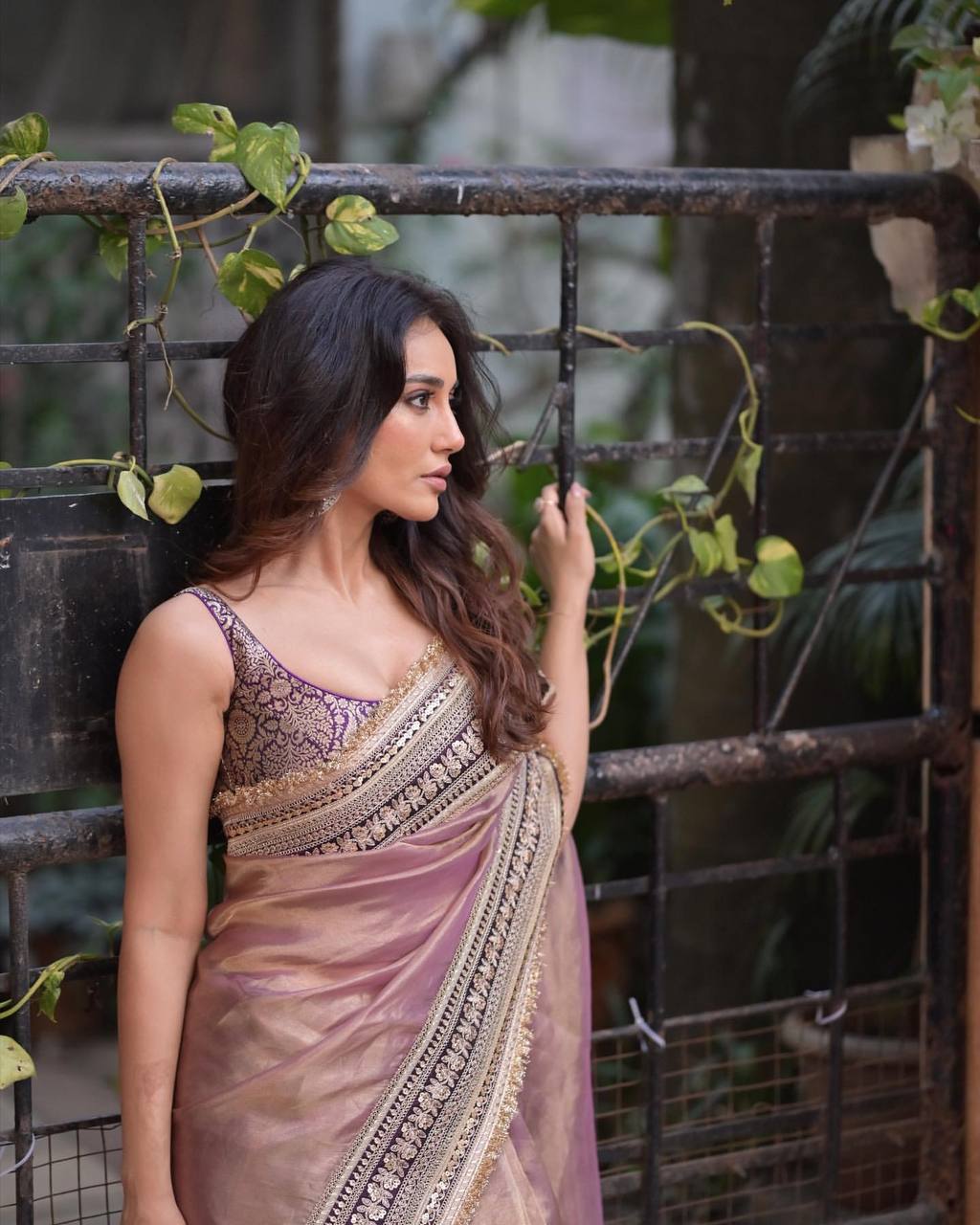 Women's Luxurious Mauve & Purple Art Silk Saree with Intricate Golden Zari & Broad Embroidered Border – Complete with Brocade Blouse for Festive & Wedding Wear - Image 9